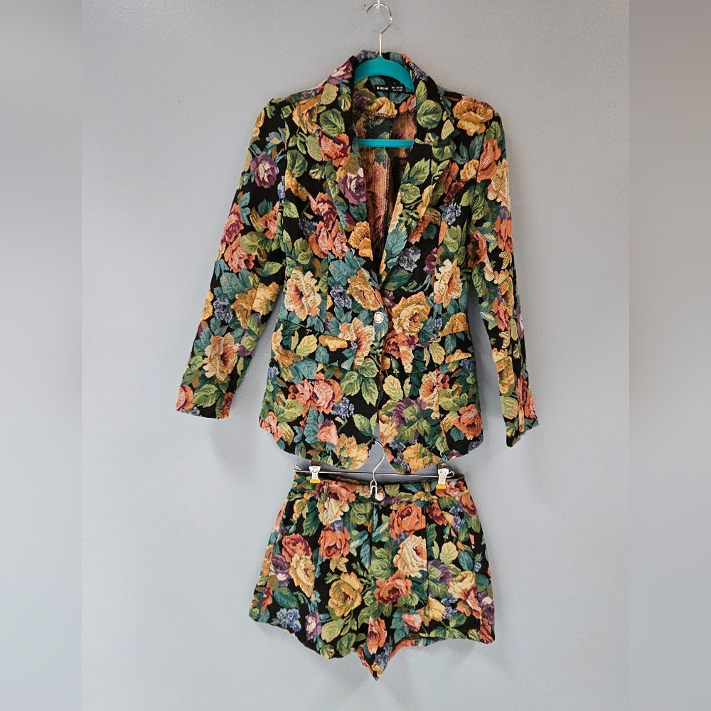 Floral Print Lapel Neck Blazer & Shorts Set